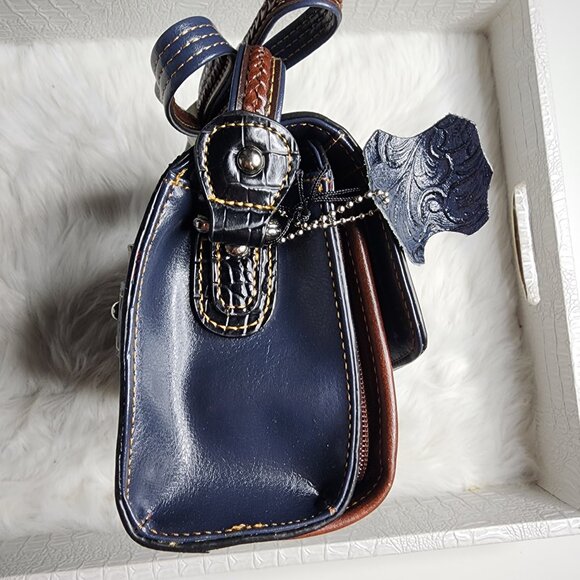 Vintage 90s MC Marc Chantal Navy and Brown Tooled Leather Crossbody bag - Picture 4 of 15